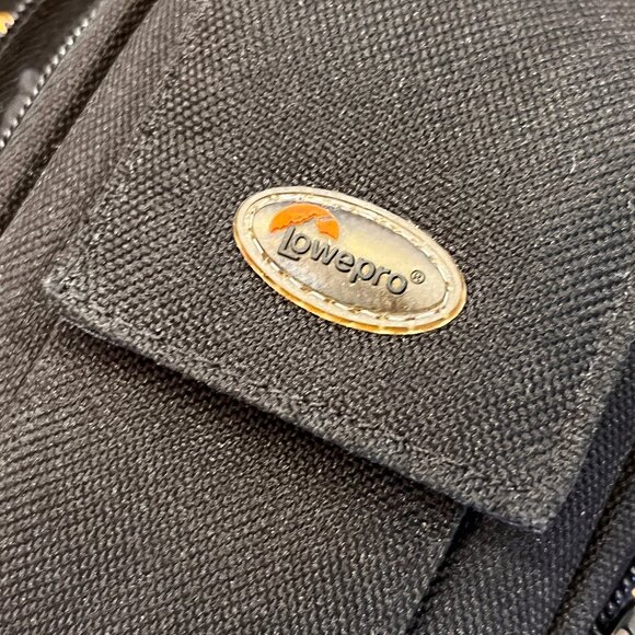 Lowerpro Small Black Portable Digital Camera Case with Adjustable Strap - Picture 5 of 12